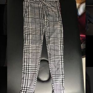 Never worn, super flattering pants.